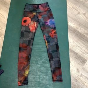 Noli Leggings Floral Pattern. Great condition!